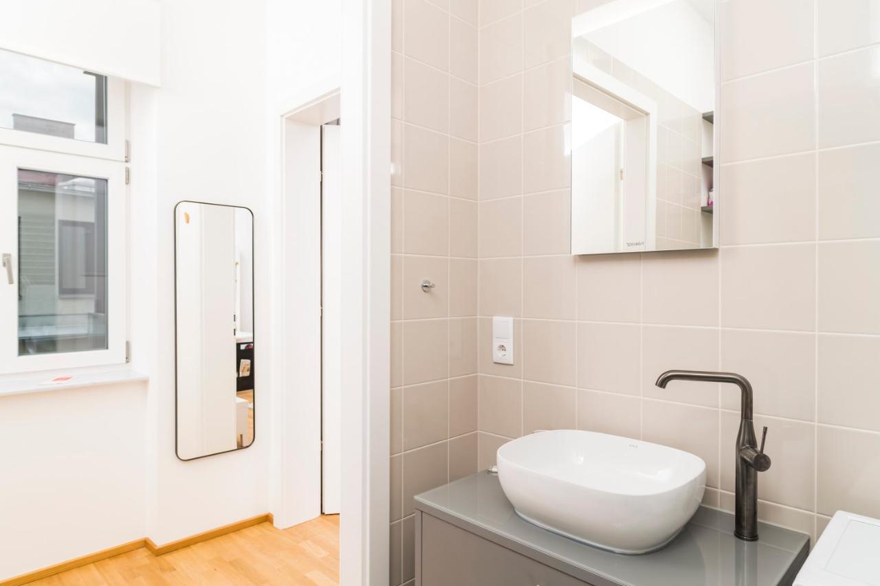 Cozy Siebenbrunn By Ichbucheat Apartment Wien